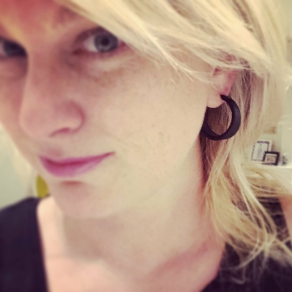 Tapered Vintage Frosted Lucite Hoop Earrings - Picture 8 of 8